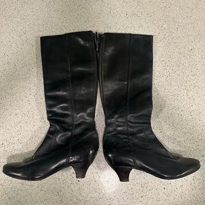 Frye Steffi Back Zip Black Dark Gray Leather Kitten Heeled Boots